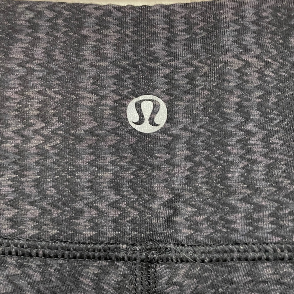 Lululemon Black And Gray Zig Zag Pattern Leggings Sz S - Picture 3 of 4